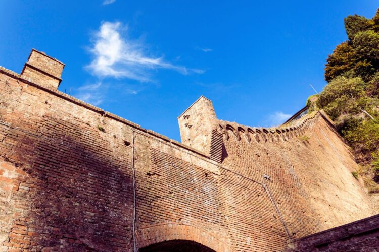 Le antiche Mura di Siena: un viaggio nel tempo tra storia e leggenda